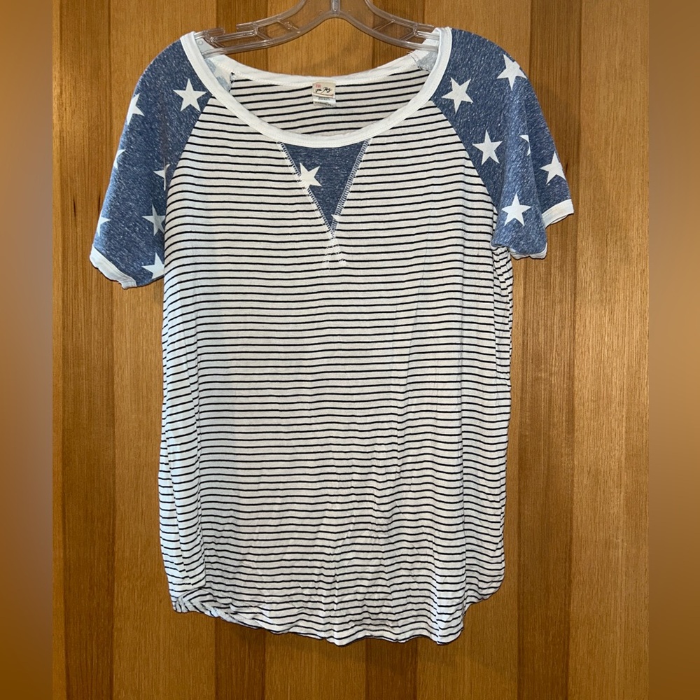Cute T-shirt by 7th Ray